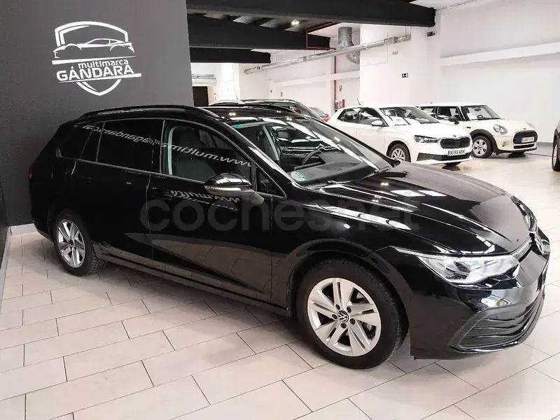 Usado VW Golf VIII Life 131 CV (96 kW) 2022 Negro Familiar