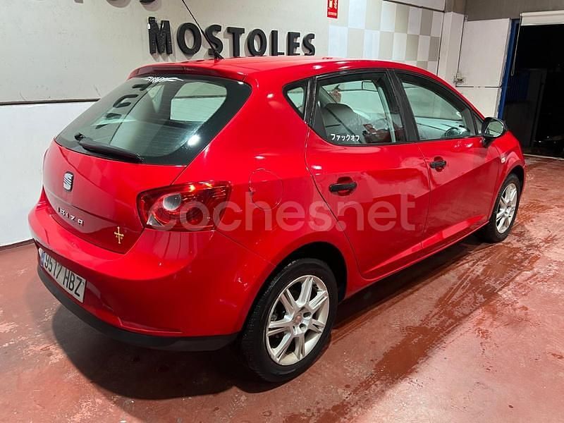 Usado Seat Ibiza Reference 90 CV (66 kW) 2011 Rojo Berlina