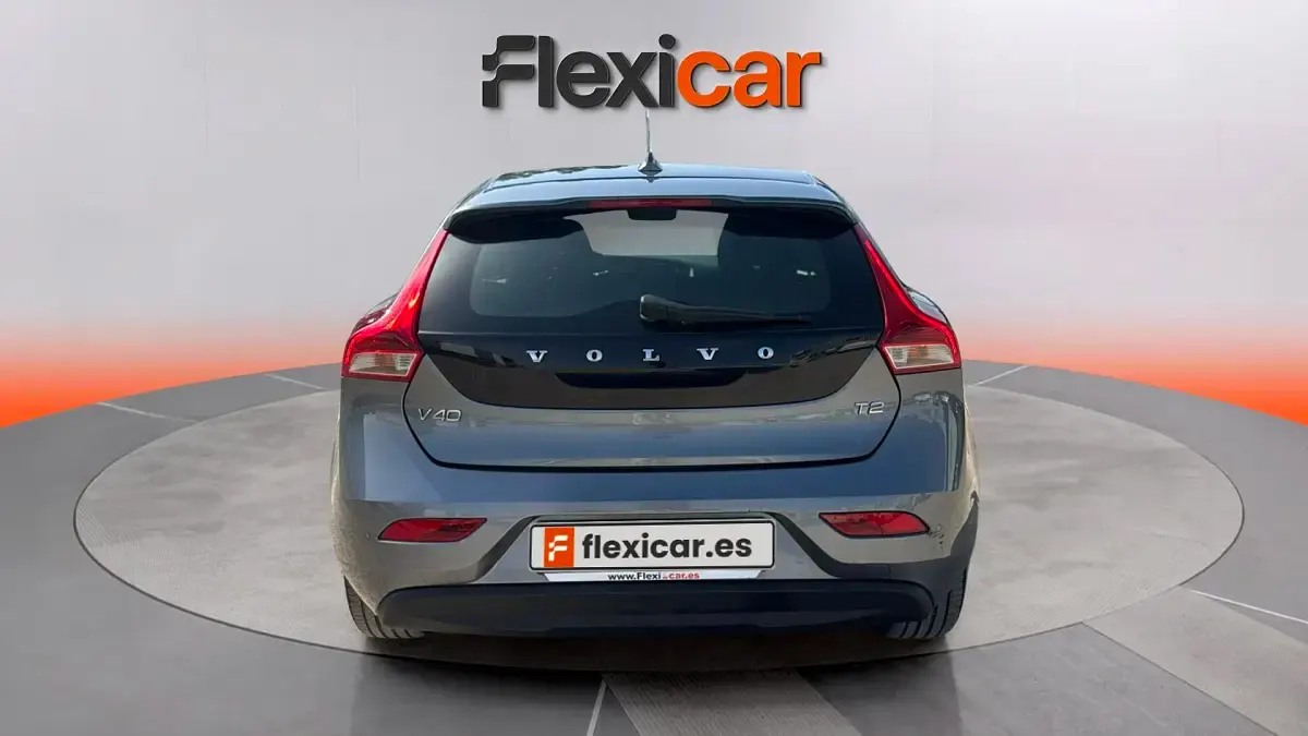 Usado Volvo V40 120 CV (88 kW) 2019 Gris Berlina