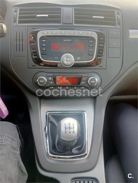 Usado Ford C-MAX Ghia 109 CV (80 kW) 2010 Beige Monovolumen