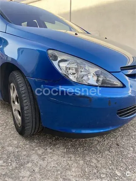 Usado Peugeot 307 90 CV (66 kW) 2005 Azul Berlina
