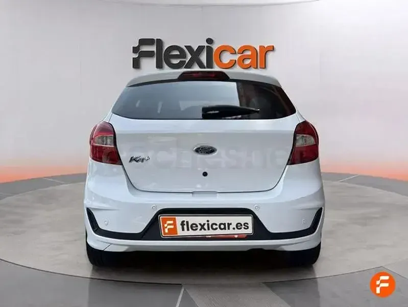 Usado Ford Ka Plus Ultimate 85 CV (62 kW) 2019 Blanco Utilitario