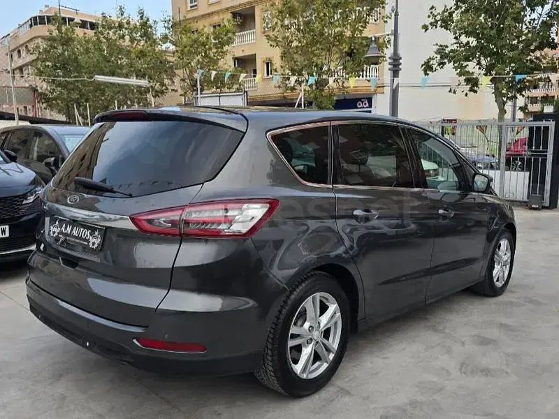 Usado Ford S-MAX Titanium 150 CV (110 kW) 2016 Gris / plata Monovolumen