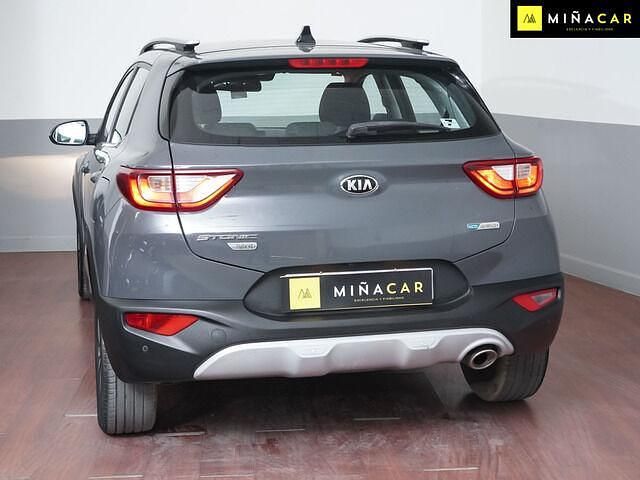 Usado Kia Stonic 100 CV (73 kW) 2021 Gris SUV
