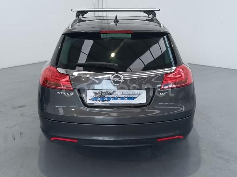 Usado Opel Insignia Selective 130 CV (95 kW) 2012 Negro Familiar