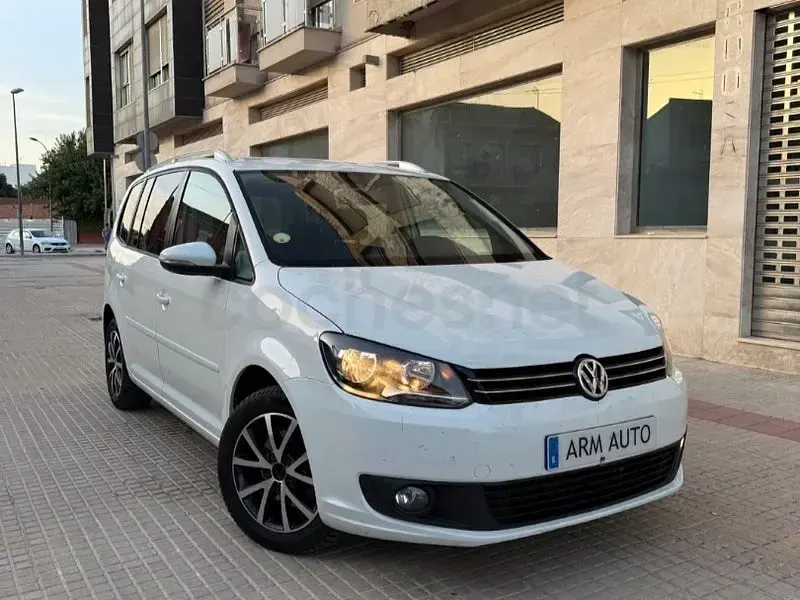 Usado VW Touran Edition 105 CV (77 kW) 2014 Blanco Monovolumen