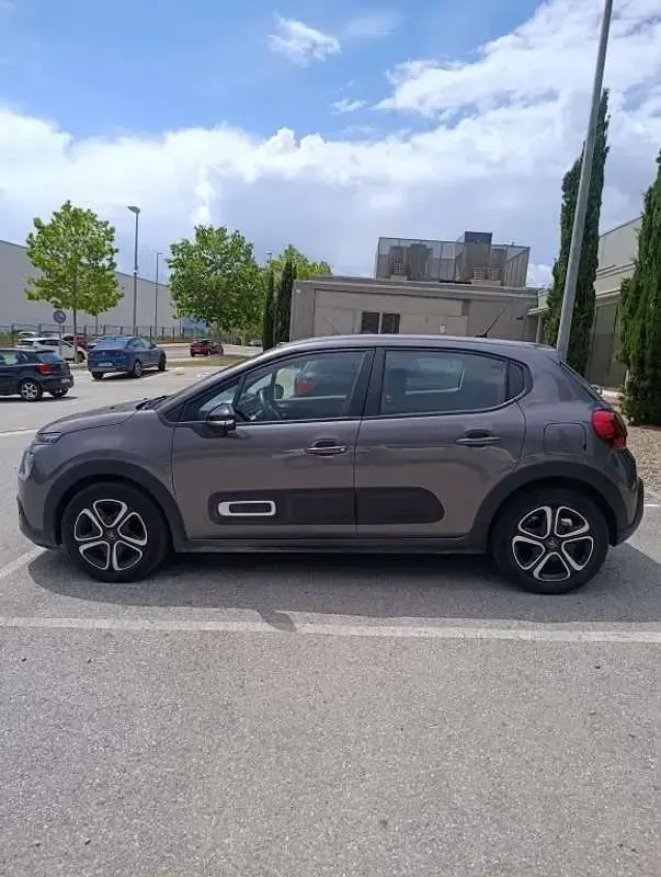Usado Citroën C3 Feel 83 CV (61 kW) 2022 Gris Utilitario