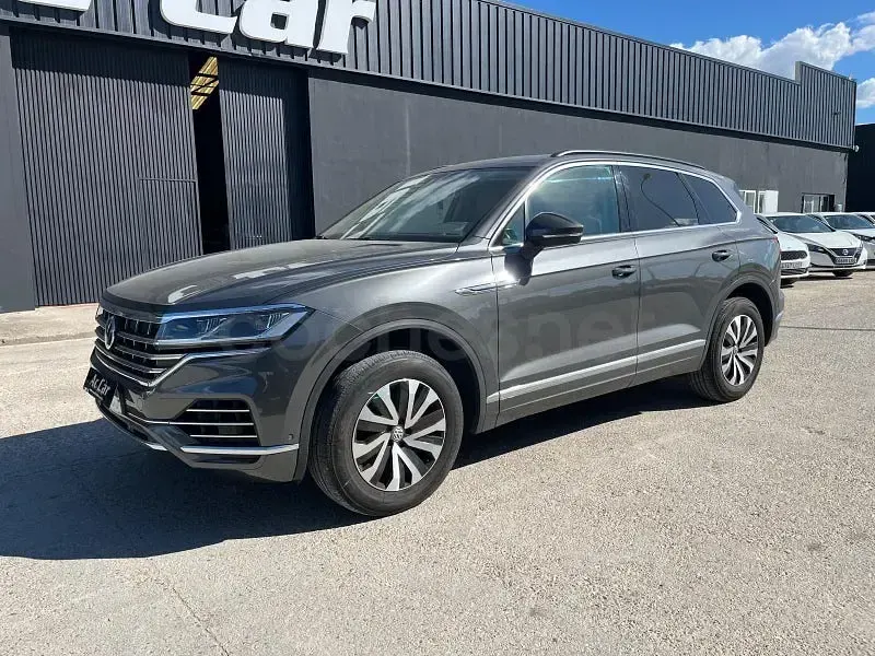Usado VW Touareg 231 CV (169 kW) 2019 Gris / plata SUV