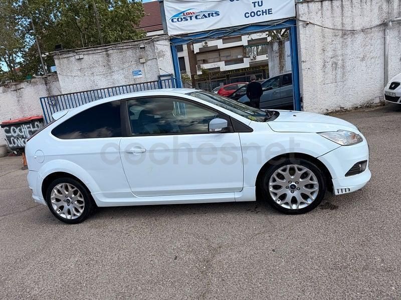 Käytetty Ford Focus 115 HP (84 kW) 2009 Valkoinen Sedan