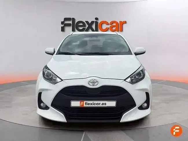 Usado Toyota Yaris Active 125 CV (91 kW) 2023 Blanco Utilitario