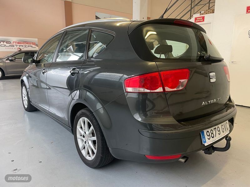 Usado Seat Altea XL Style 105 CV (77 kW) 2009 Azul Monovolumen