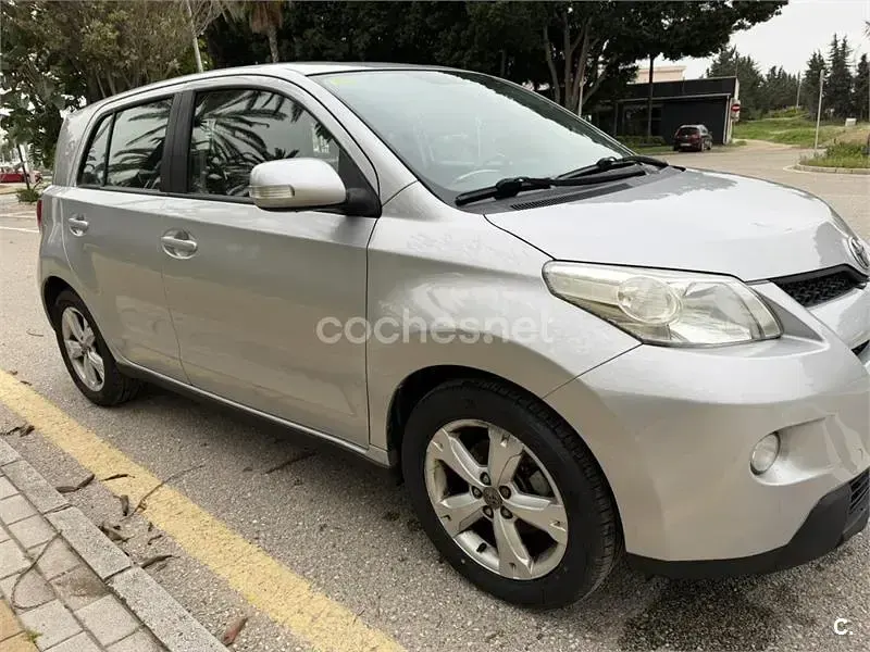 Usado Toyota Urban Cruiser Live 100 CV (73 kW) 2009 Gris / plata Utilitario