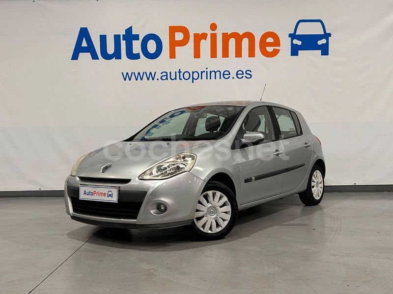 Gris / plata Usado 2010 Renault Clio II Authentique Berlina | 4970 € (Precio justo) - Imagen 1/4