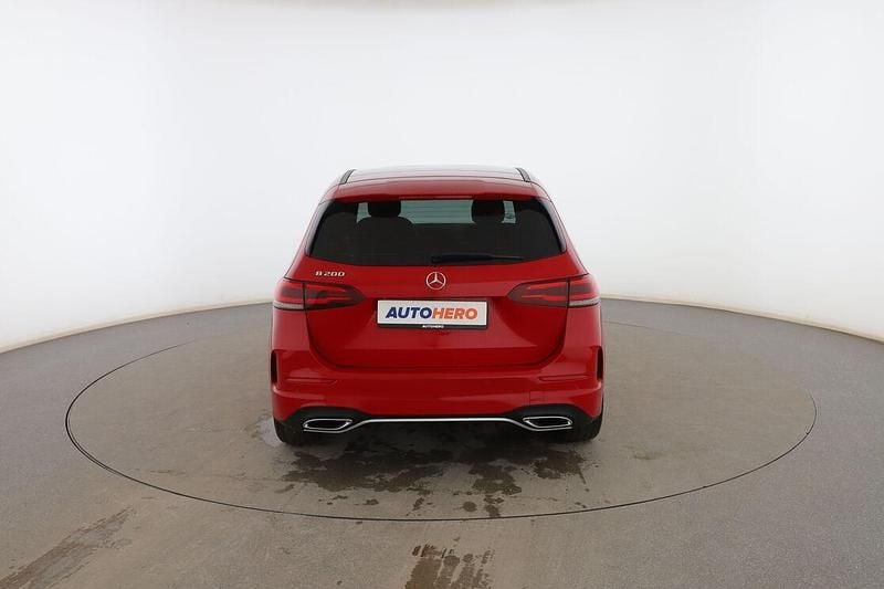 Usado Mercedes B200 AMG line 163 CV (119 kW) 2019 Rojo Monovolumen