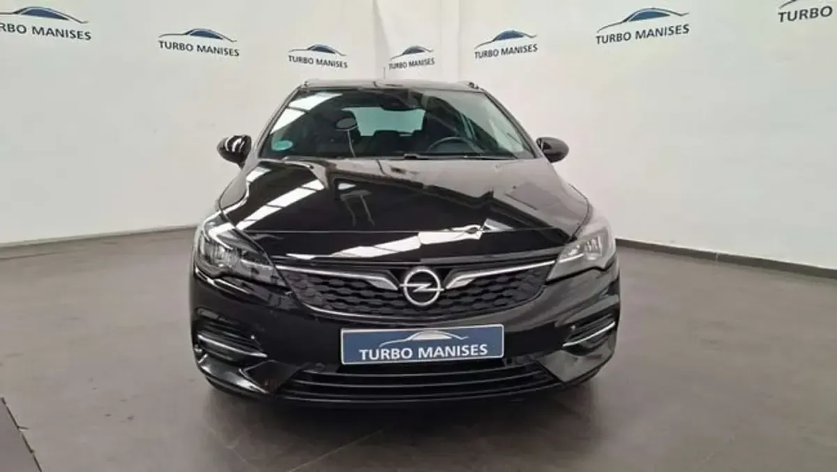 Usado Opel Astra Ultimate 145 CV (106 kW) 2022 Negro Utilitario