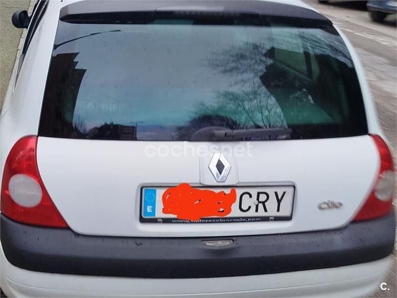 Usado Renault Clio II 65 CV (47 kW) 2004 Blanco Berlina