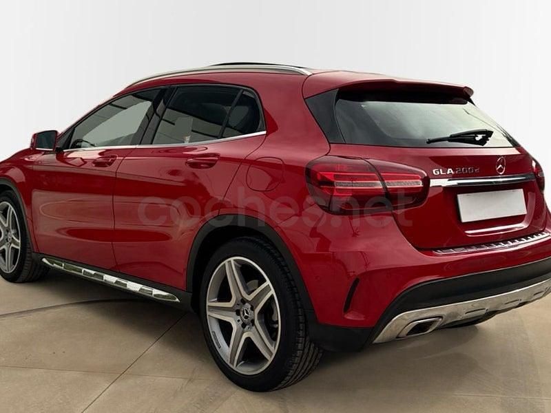 Usado Mercedes GLA200 136 CV (100 kW) 2019 Rojo SUV