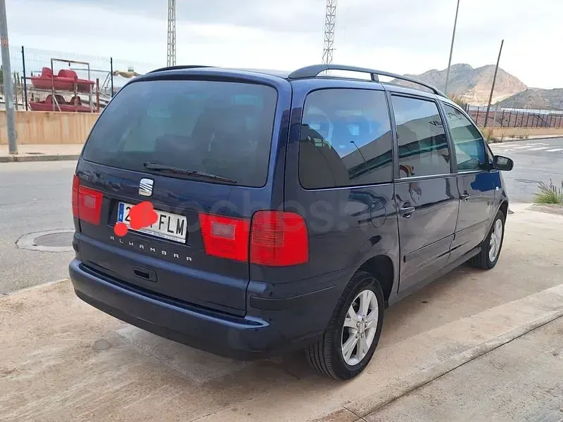 Usado Seat Alhambra Reference 140 CV (102 kW) 2007 Azul Monovolumen