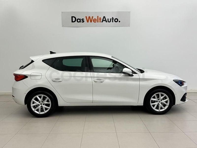 Usado Seat Leon Style 110 CV (80 kW) 2024 Blanco Berlina
