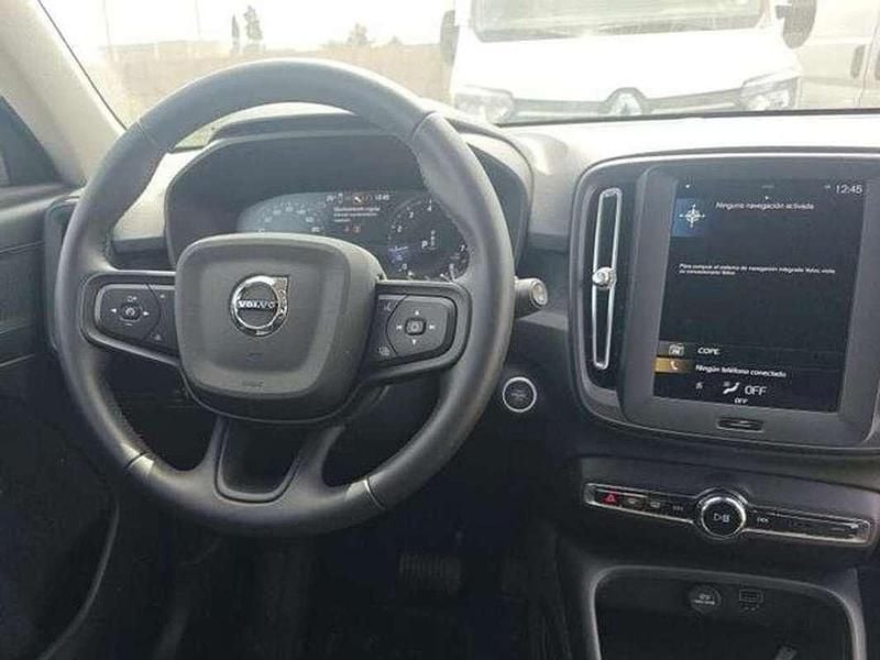Usado Volvo XC40 Momentum 129 HP (94 kW) 2022 Preto SUV