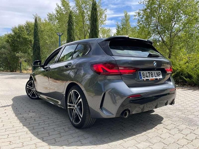 Usado BMW 116 Executive 150 CV (110 kW) 2021 Gris Utilitario