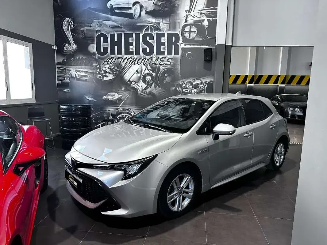 Usado Toyota Corolla Active 122 CV (89 kW) 2022 Gris / plata Berlina