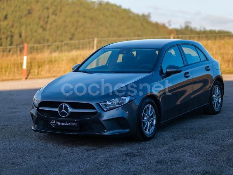 Gris / plata Usado 2020 Mercedes A180 Berlina | 18.490 € (Super precio) - Imagen 1/4