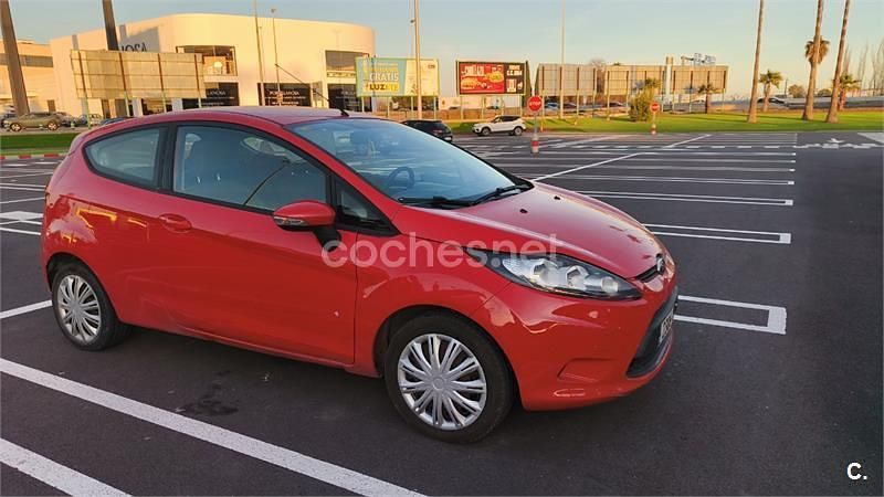 Usado Ford Fiesta Trend 82 CV (60 kW) 2011 Rojo Berlina