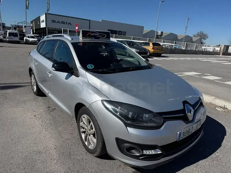 Usado Renault Mégane GrandTour Business 110 CV (80 kW) 2016 Gris / plata Familiar