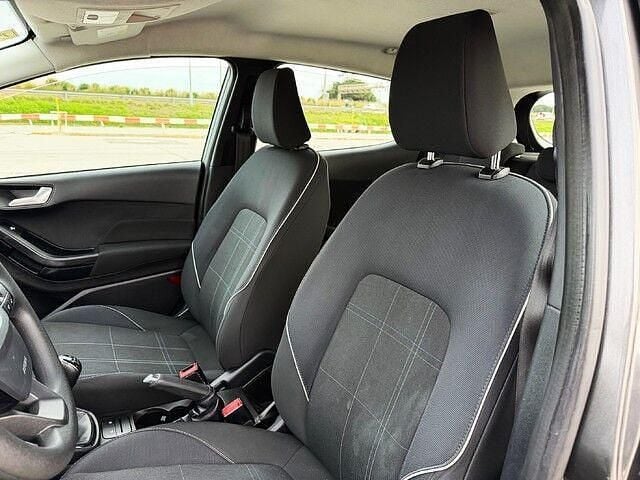 Usado Ford Fiesta Trend 86 CV (63 kW) 2018 Gris / plata Utilitario