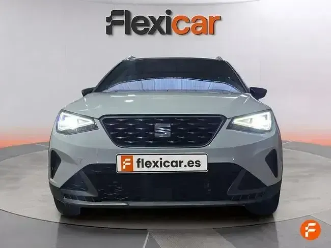 Używany Seat Arona FR 150 KM (110 kW) 2023 Biały SUV