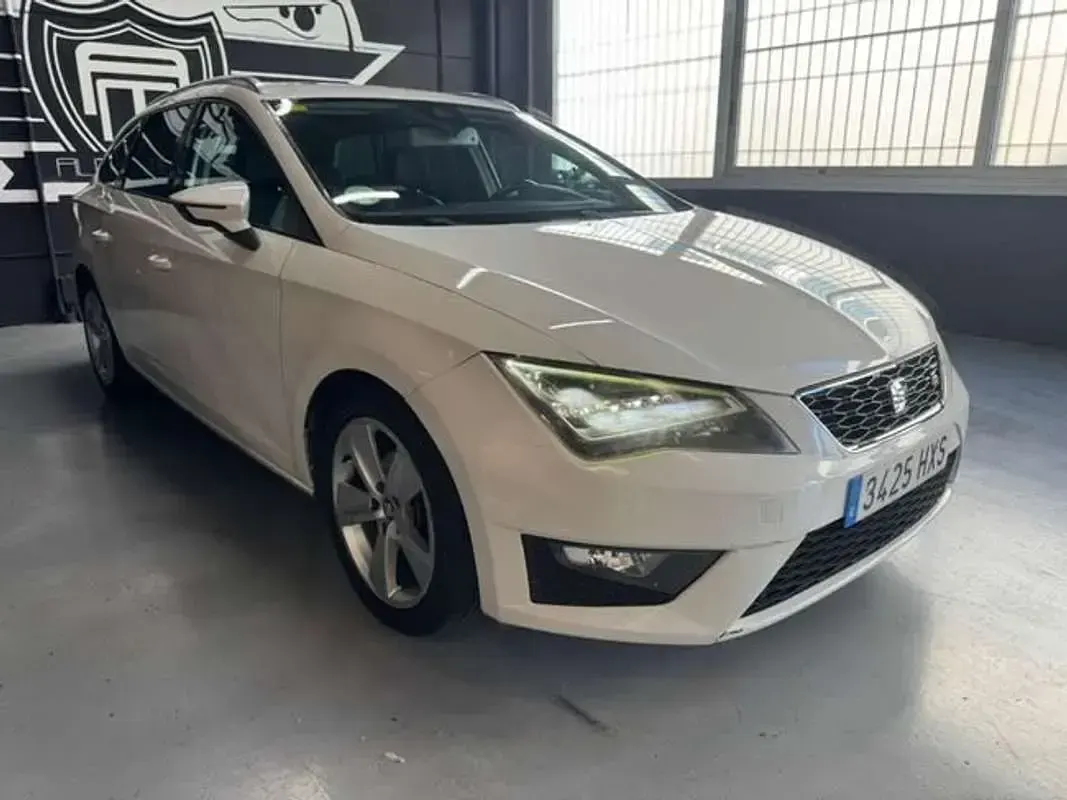 Usado Seat Leon FR 150 CV (110 kW) 2014 Blanco Coupe