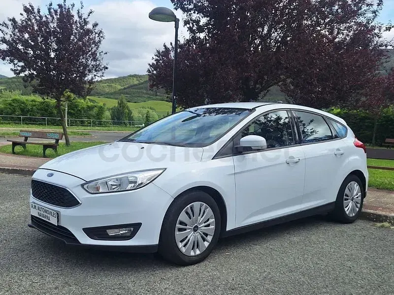 Usado Ford Focus Trend 115 CV (84 kW) 2015 Blanco Berlina