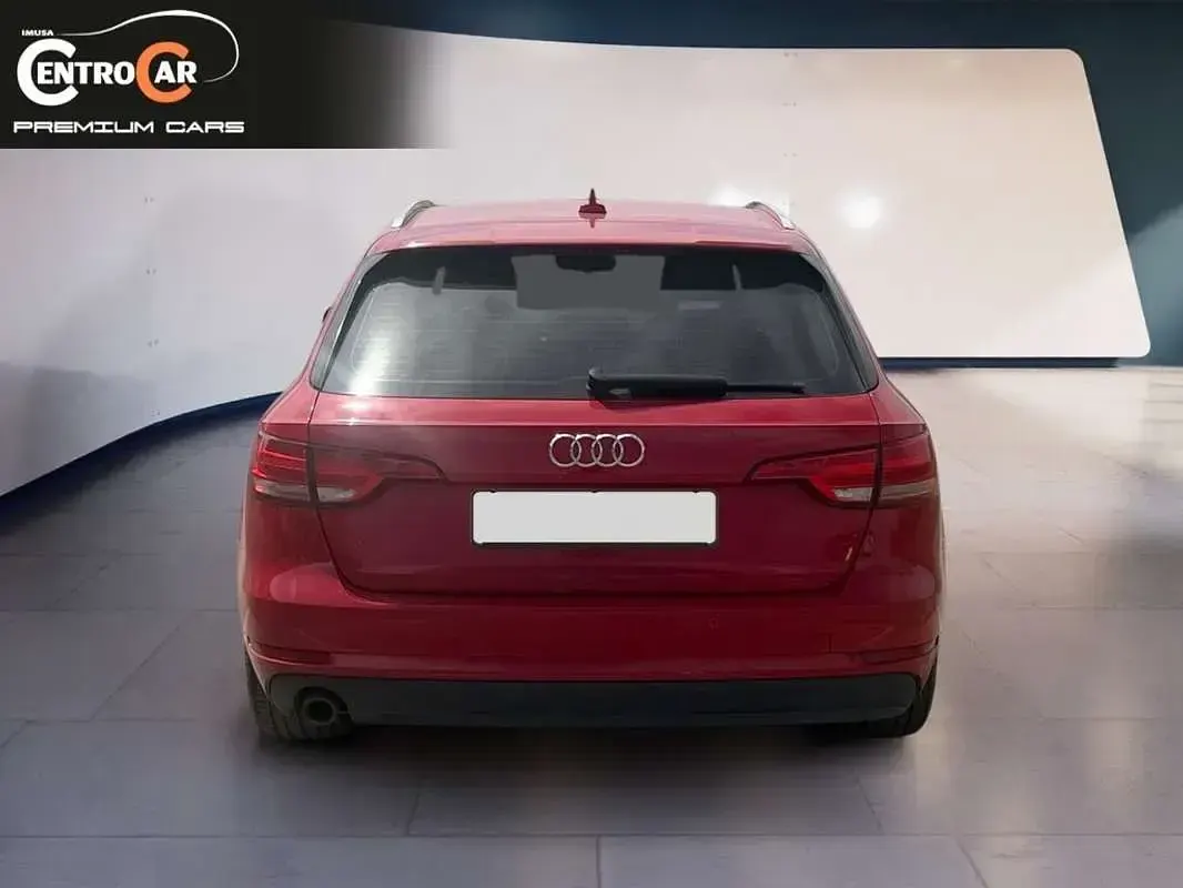 Usado Audi A4 150 CV (110 kW) 2017 Rojo Familiar