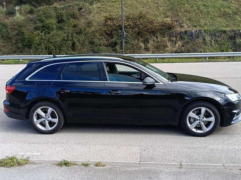Usado Audi A4 Advanced 190 CV (139 kW) 2019 Negro Familiar