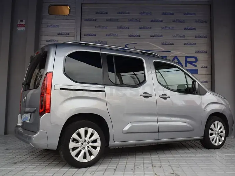 Usado Opel Combo Life Selective 110 CV (80 kW) 2020 Gris / plata Monovolumen