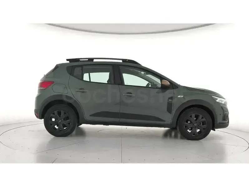 Usado Dacia Sandero Extreme 101 CV (74 kW) 2025 Verde Berlina