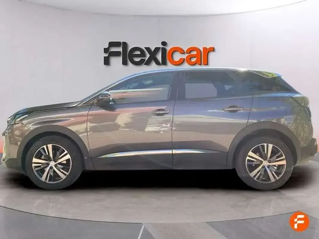 Usado Peugeot 3008 Allure 131 CV (96 kW) 2024 Gris SUV