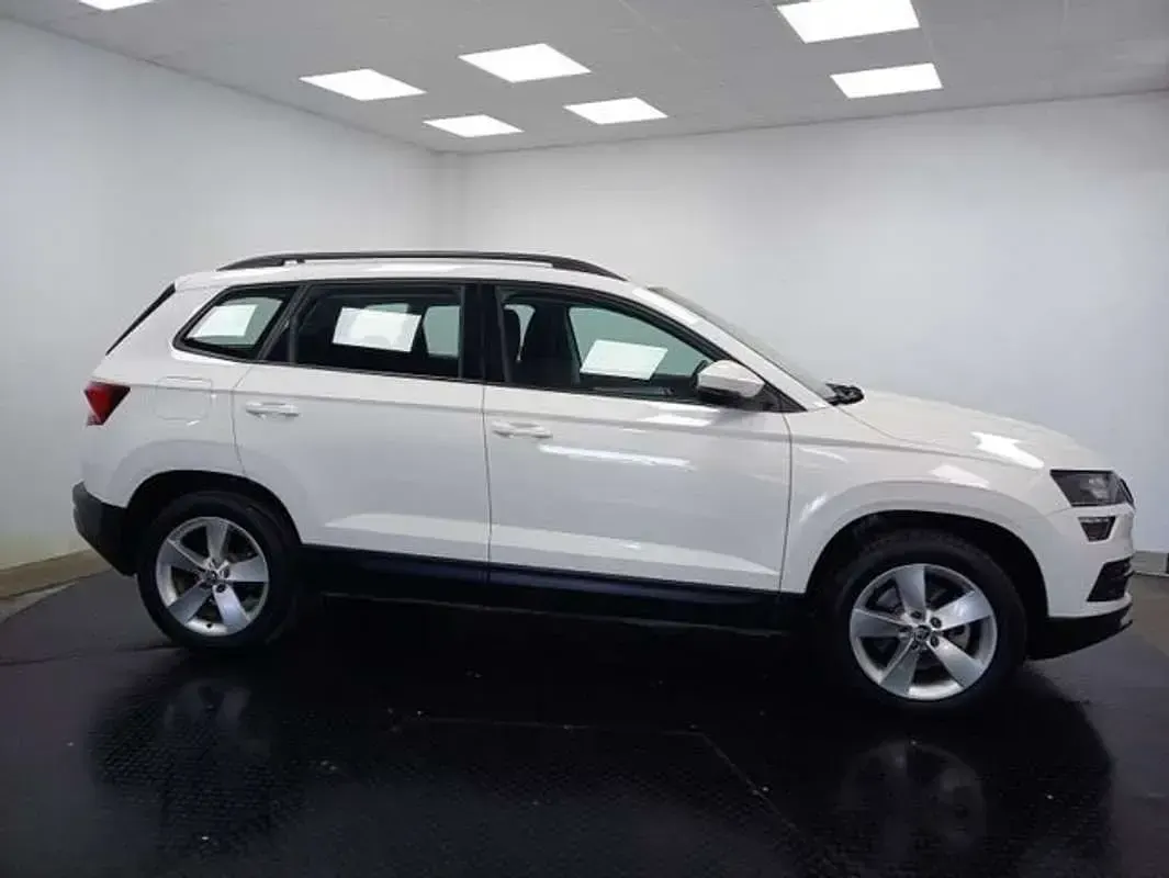 Usado Skoda Karoq Ambition 150 CV (110 kW) 2020 Blanco SUV