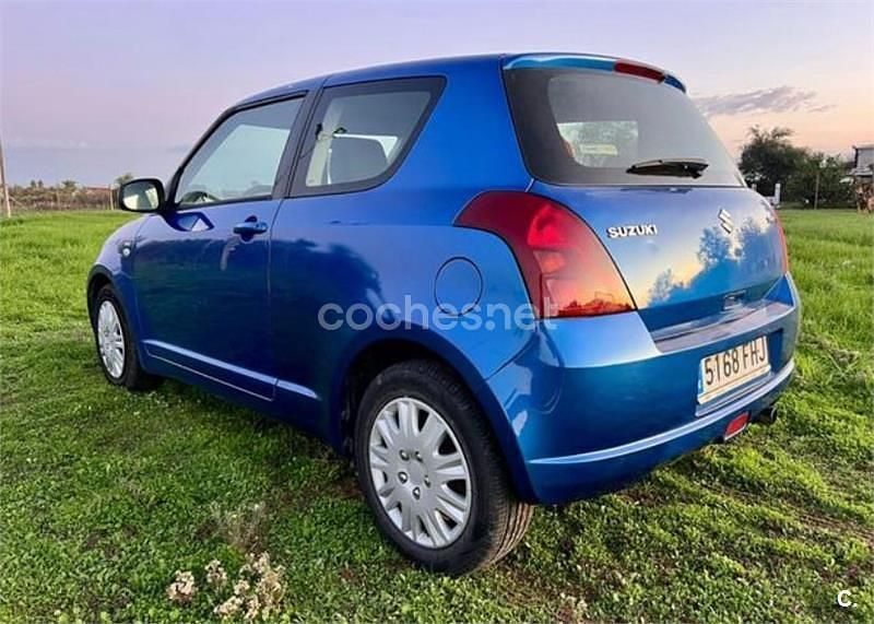 Usado Suzuki Swift GL 69 CV (50 kW) 2006 Azul Utilitario