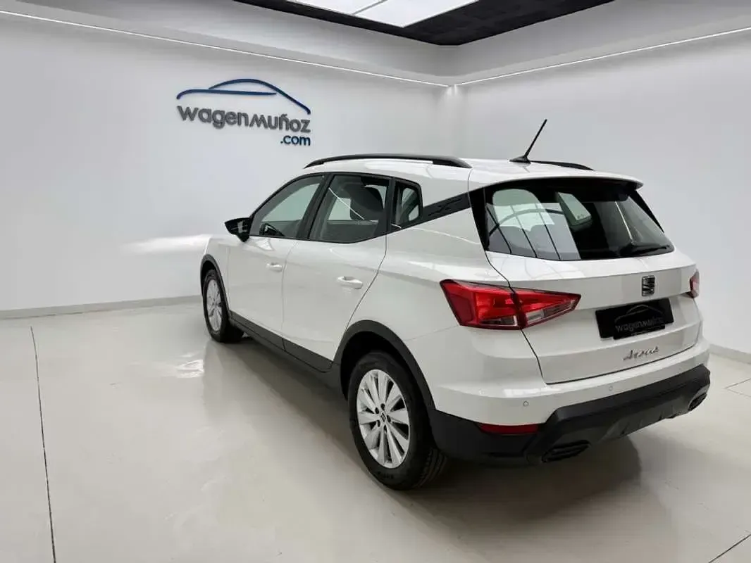 Usado Seat Arona Reference 95 CV (69 kW) 2022 Blanco SUV