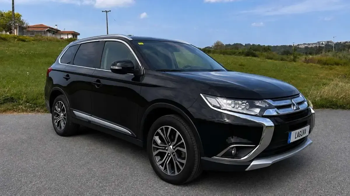 Usado Mitsubishi Outlander Motion 150 CV (110 kW) 2016 Negro SUV