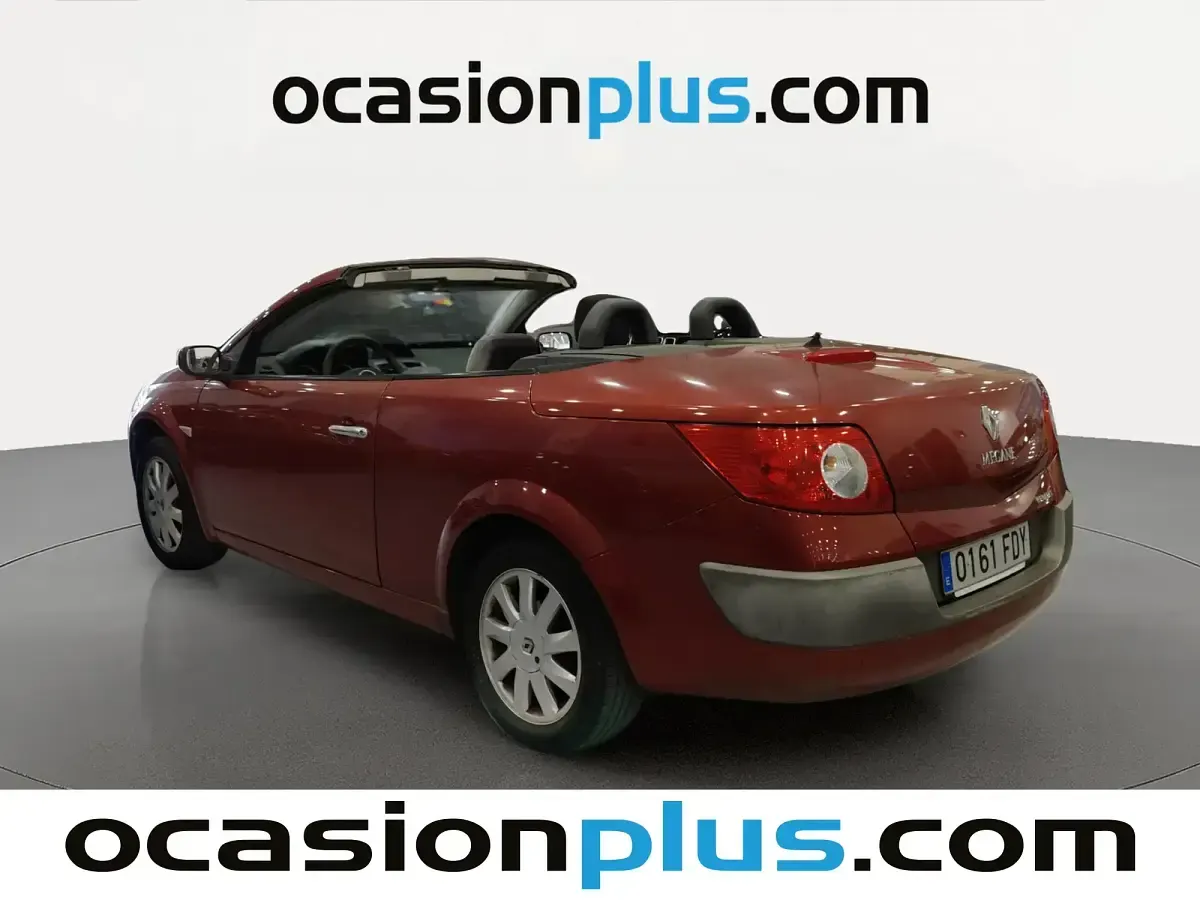 Usado Renault Mégane Coupé Dynamique 84 CV (61 kW) 2006 Rojo Coupe