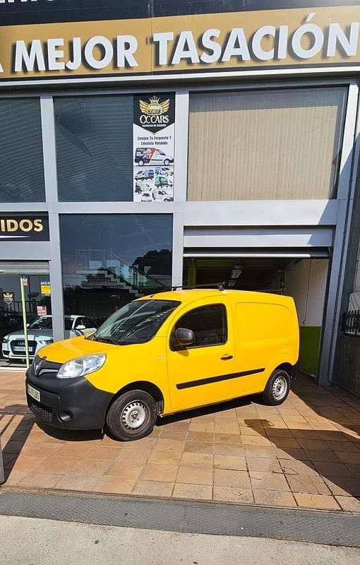 Usado Renault Kangoo 75 CV (55 kW) 2013 Amarillo Utilitario