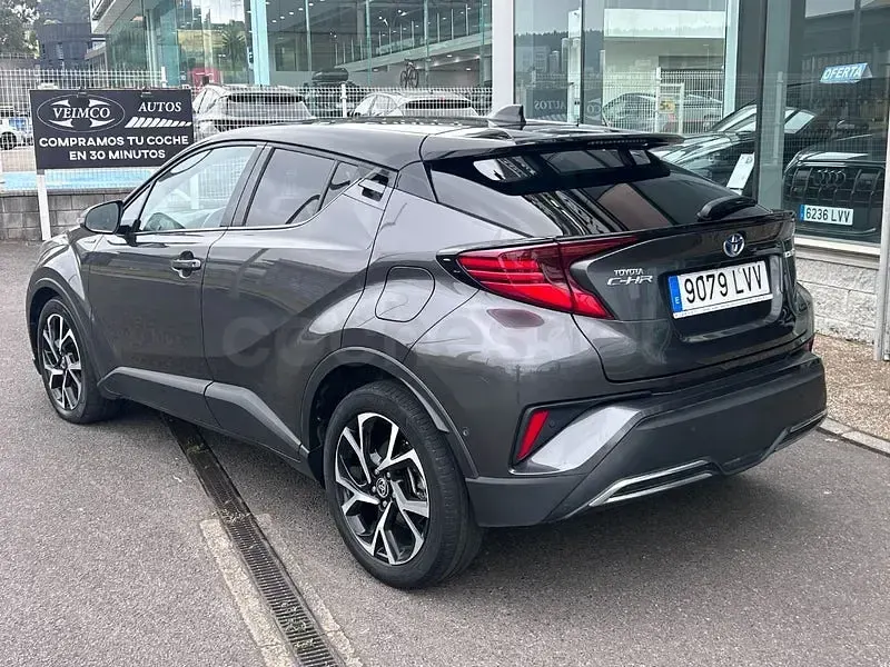 Usado Toyota C-HR Advance 184 CV (135 kW) 2022 Gris / plata SUV