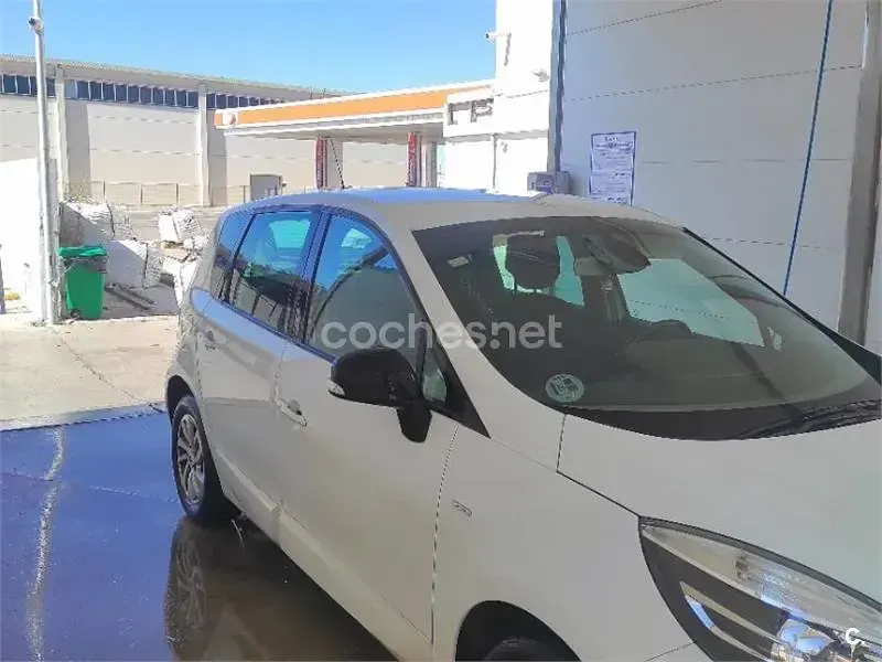 Usado Renault Scénic III LIMITED 110 CV (80 kW) 2014 Blanco Monovolumen