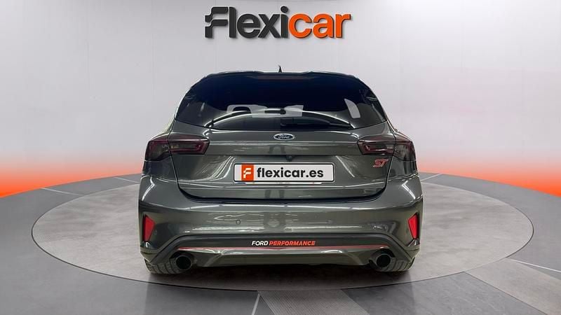 Usado Ford Focus ST 280 CV (205 kW) 2022 Gris Utilitario