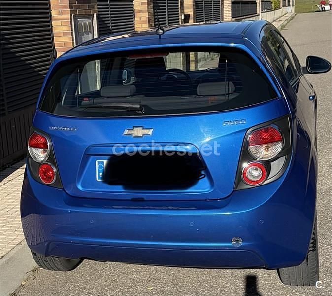 Usado Chevrolet Aveo LTZ 100 CV (73 kW) 2013 Azul Berlina