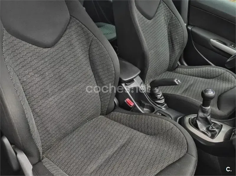 Usado Peugeot 308 SW 120 CV (88 kW) 2010 Negro Familiar