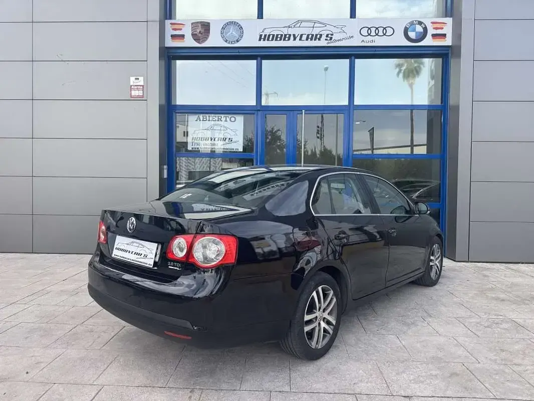Usado VW Jetta Advance 140 CV (102 kW) 2007 Negro Berlina